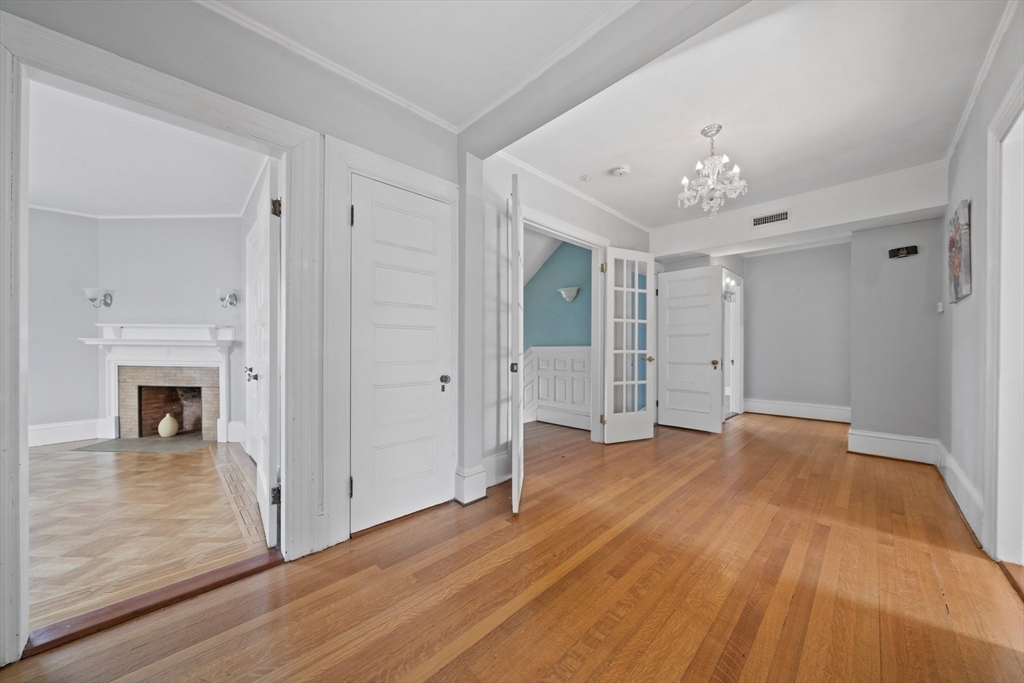 33 Whitney Rd