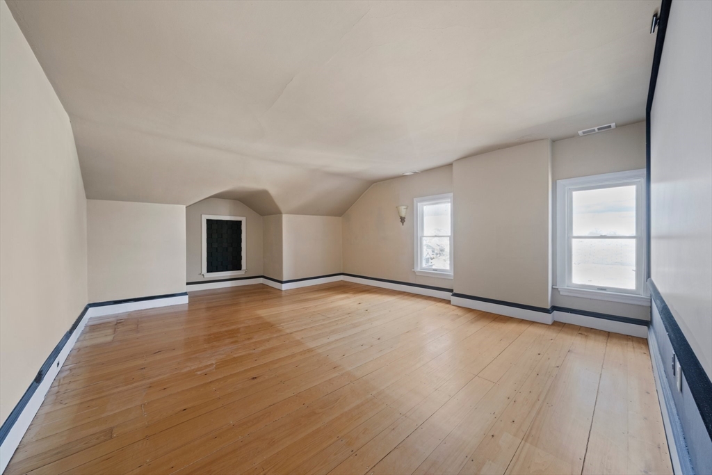 33 Whitney Rd
