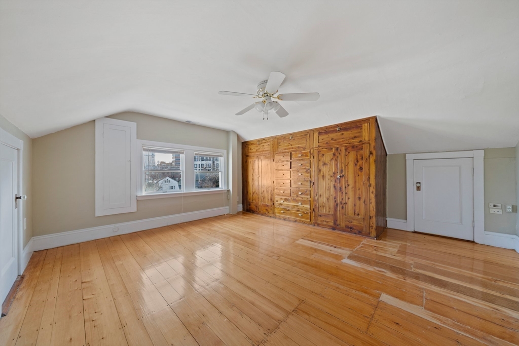 33 Whitney Rd