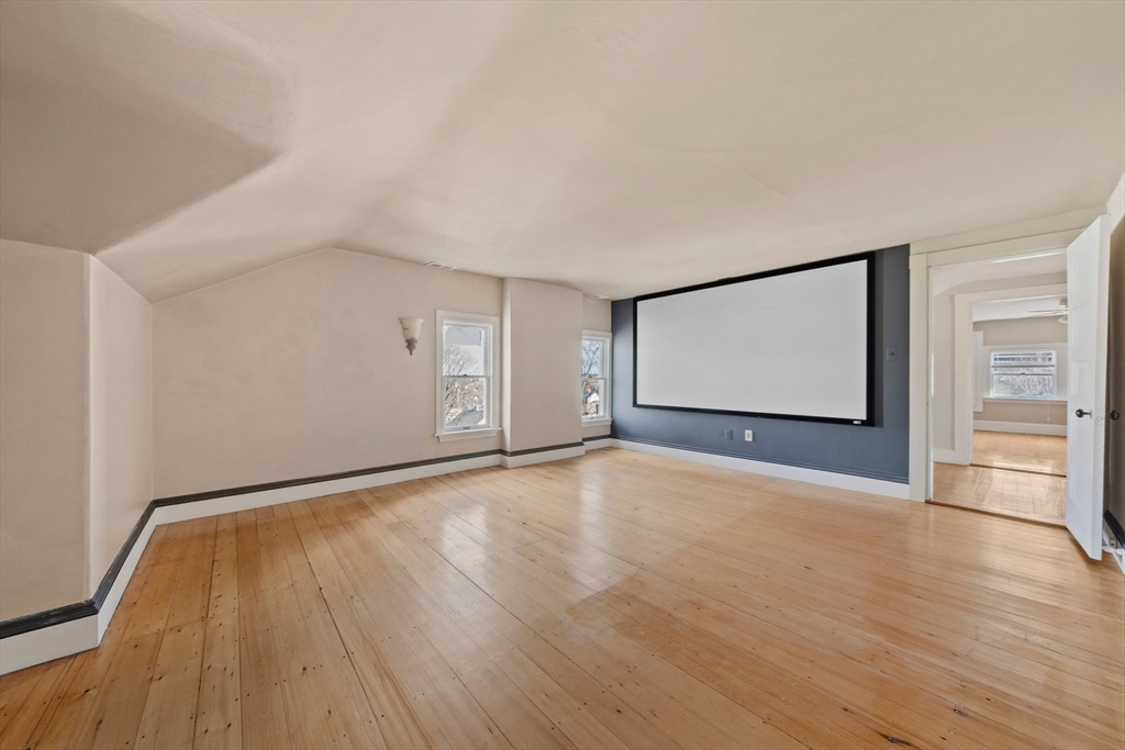 33 Whitney Rd
