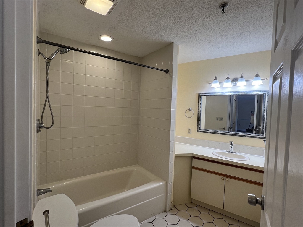 90 Quincy Shore Dr Unit: 621