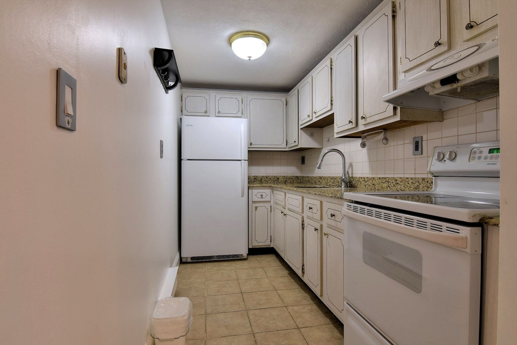 179 Presidents Ln # 3E