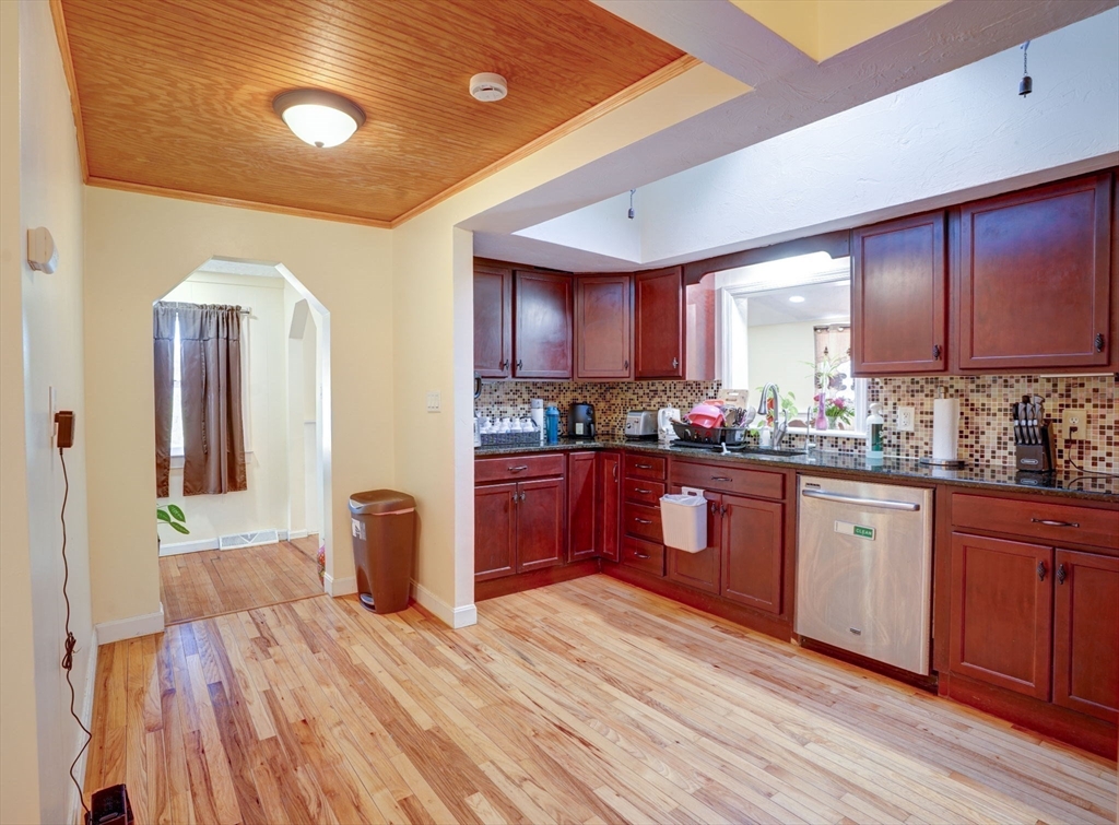 12 Harbor View Ave