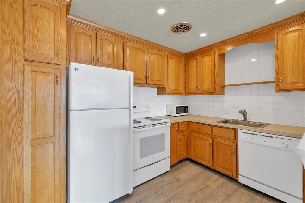 20 Whitman Rd # 4 Unit: 1-4