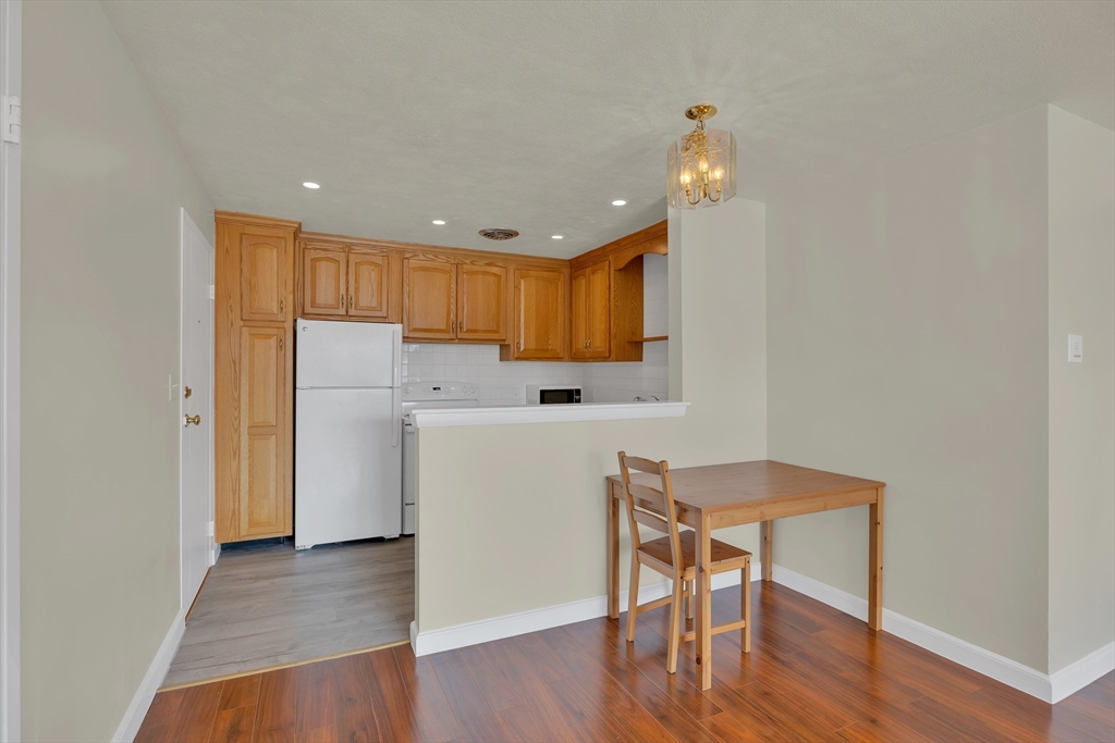 20 Whitman Rd # 4 Unit: 1-4