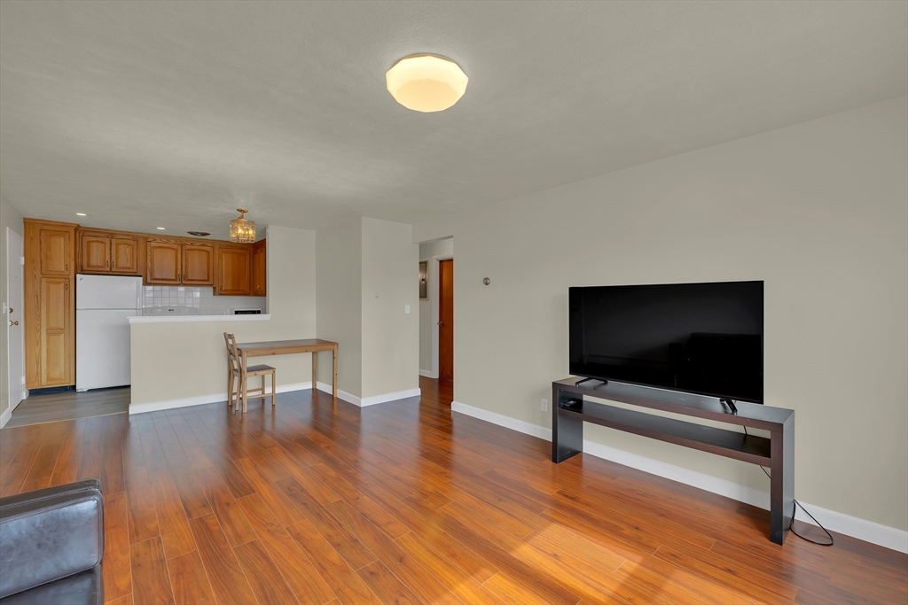 20 Whitman Rd # 4 Unit: 1-4