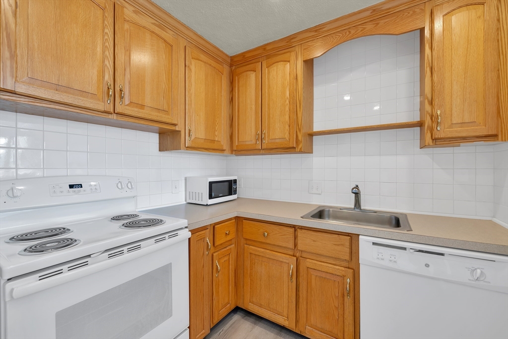 20 Whitman Rd # 4 Unit: 1-4