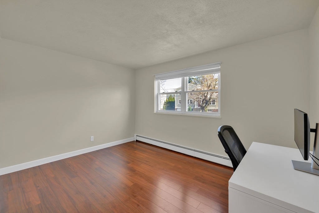 20 Whitman Rd # 4 Unit: 1-4