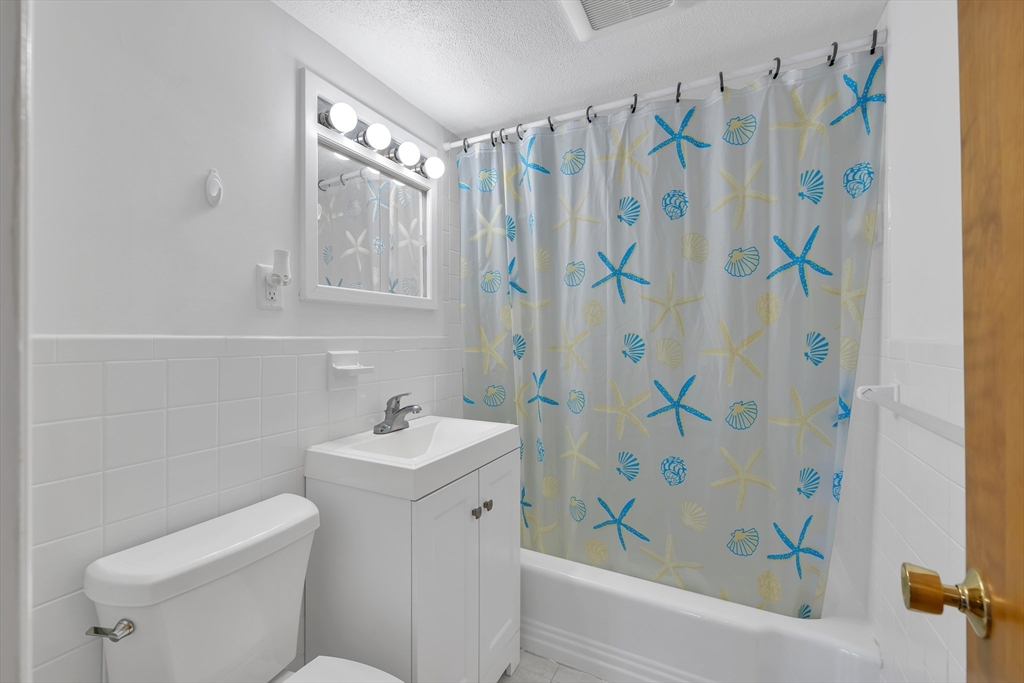 20 Whitman Rd # 4 Unit: 1-4