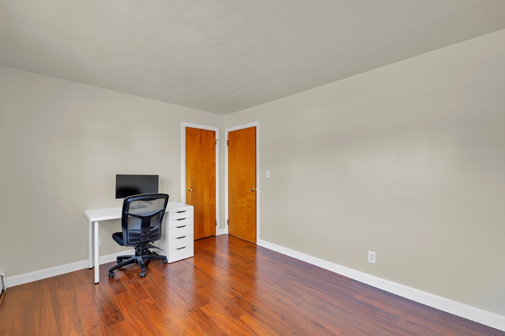 20 Whitman Rd # 4 Unit: 1-4