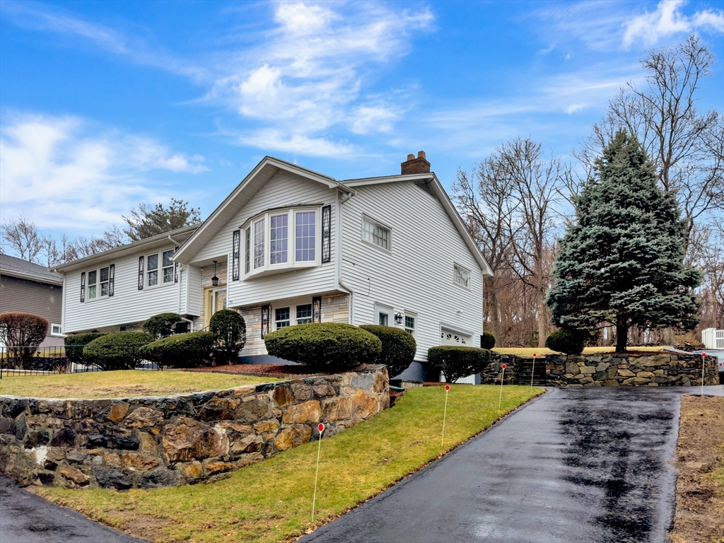 74 Churchill Rd