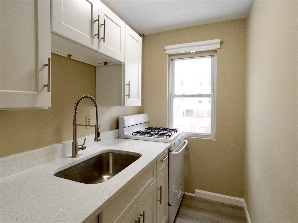 25 Oakland Ave # 2R