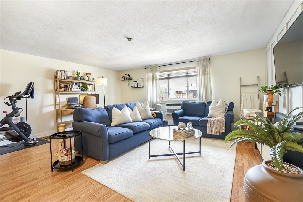 215 Winter St # 3P