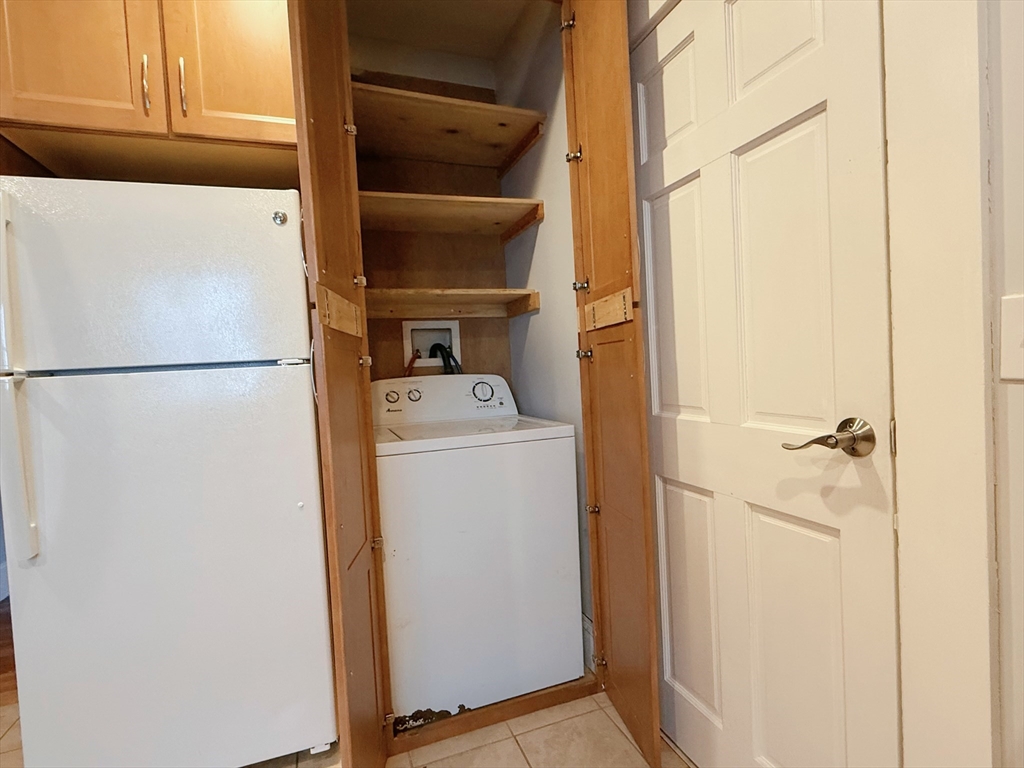 39 Woodward Ave # 1