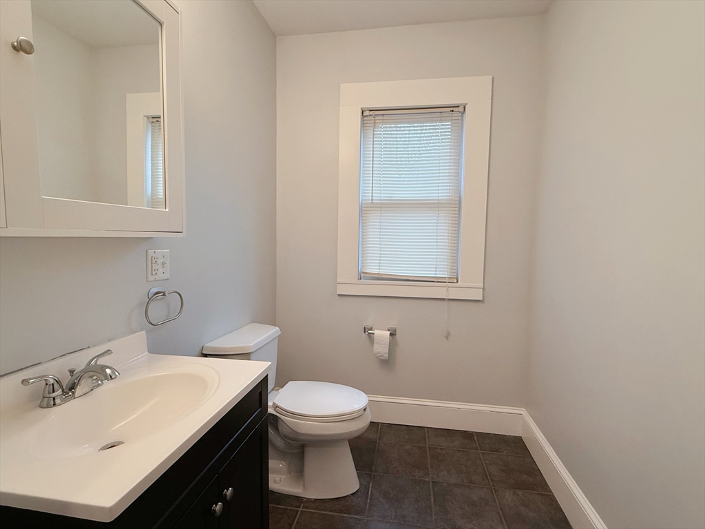 39 Woodward Ave # 1