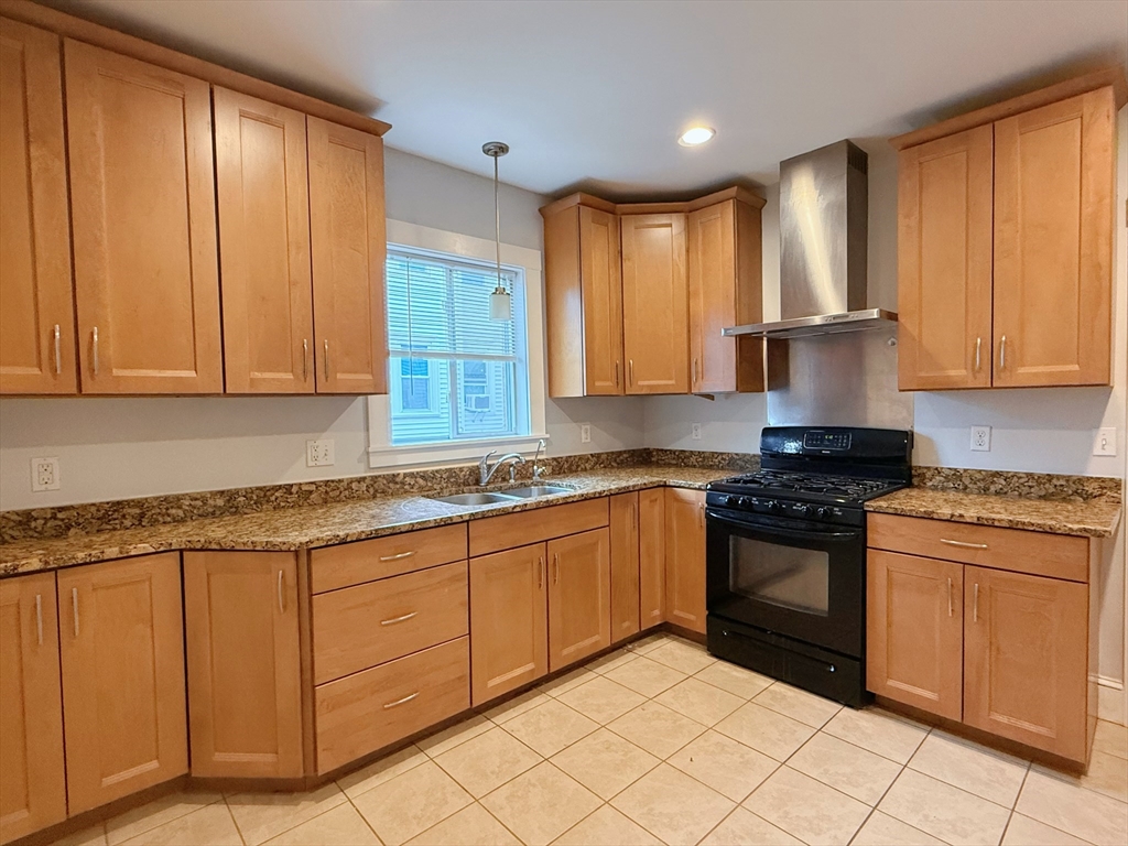 39 Woodward Ave # 1
