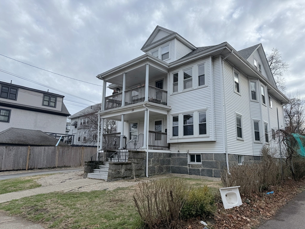 39 Woodward Ave # 1