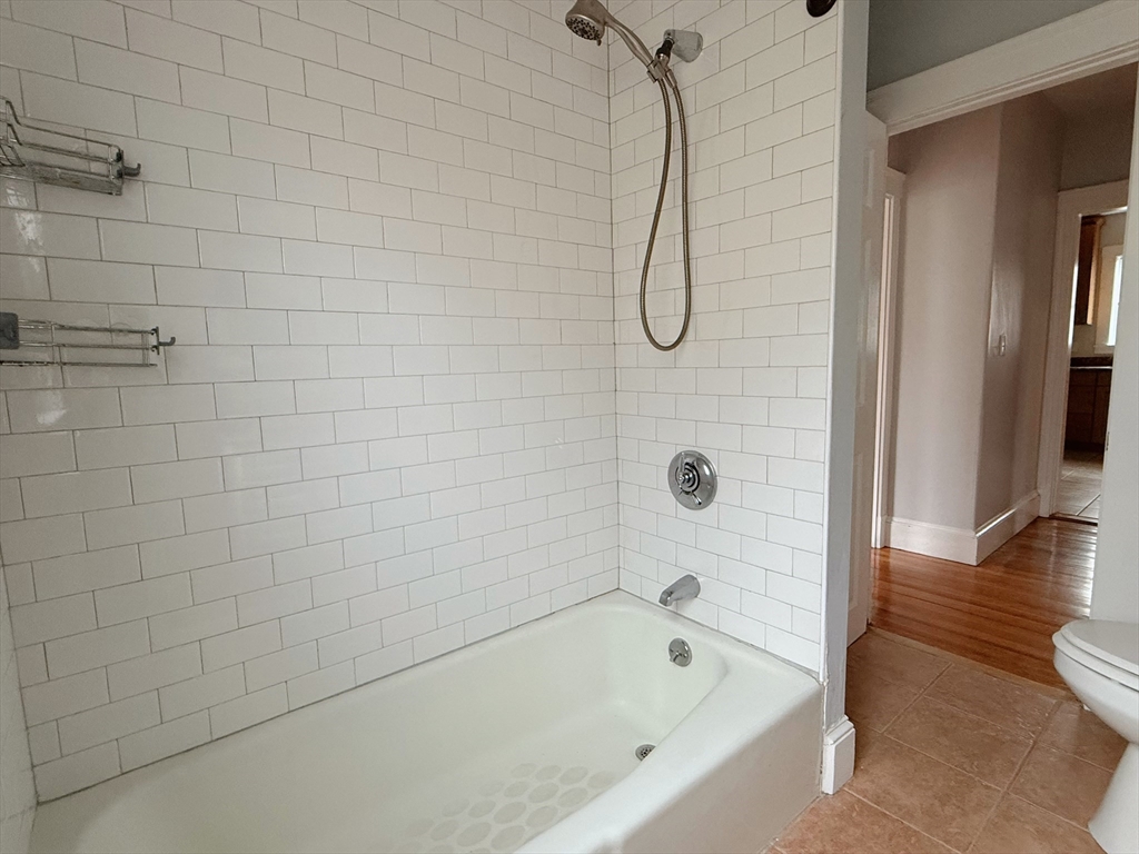 39 Woodward Ave # 1