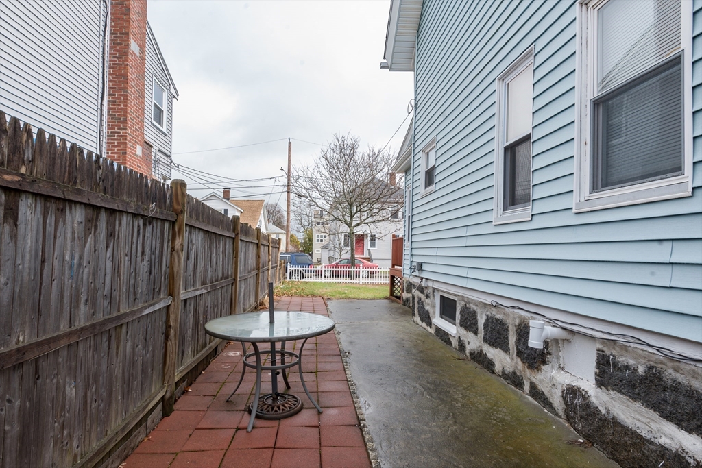 37 Taylor St