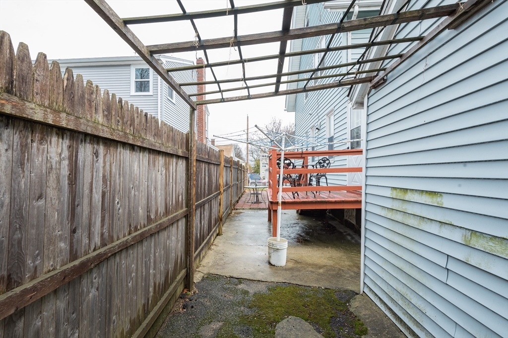 37 Taylor St