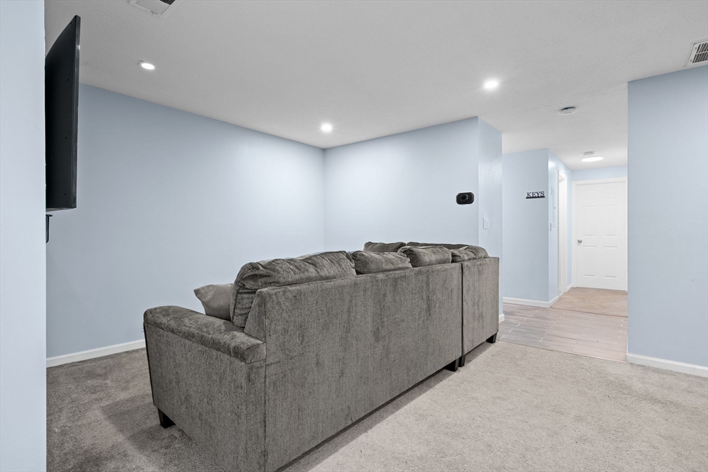260 N Warren Ave # B8