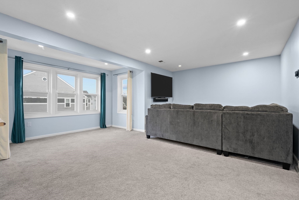260 N Warren Ave # B8