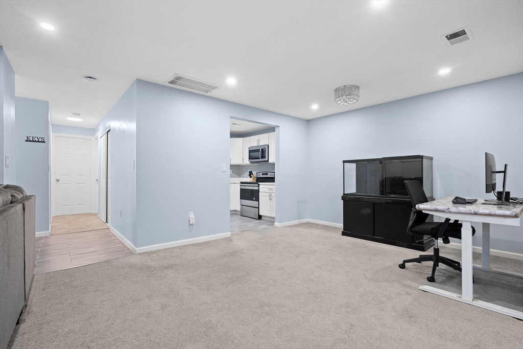 260 N Warren Ave # B8