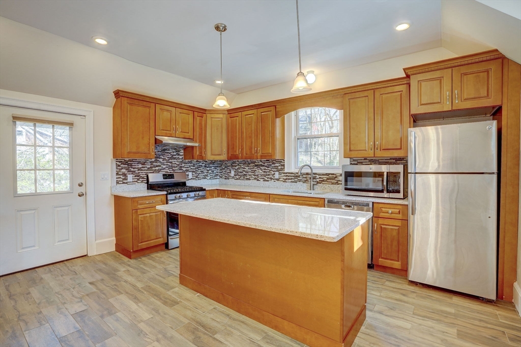 31 Rockland St Unit: 2nd floor