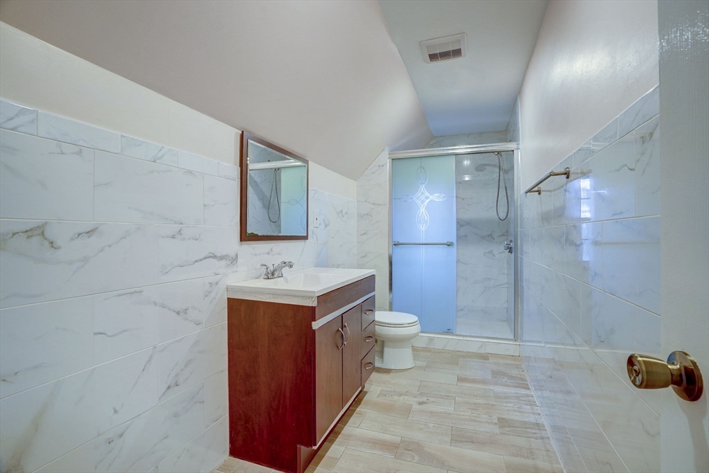 31 Rockland St Unit: 2nd floor