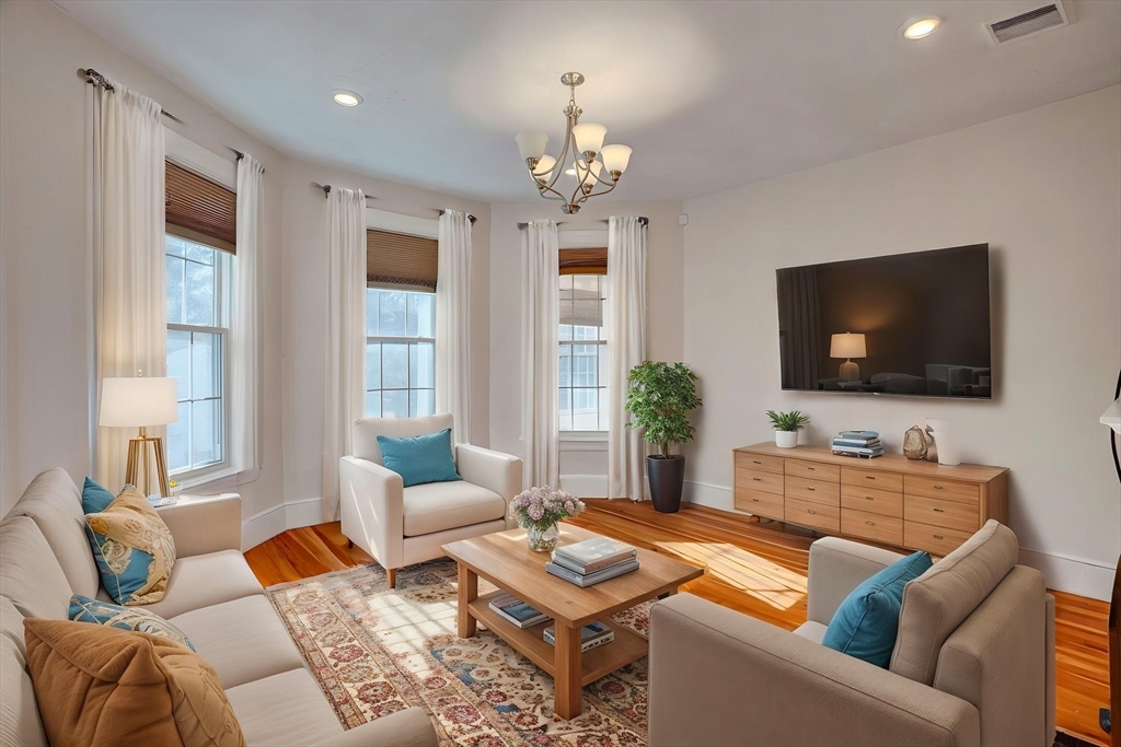 31 Rockland St Unit: 2nd floor