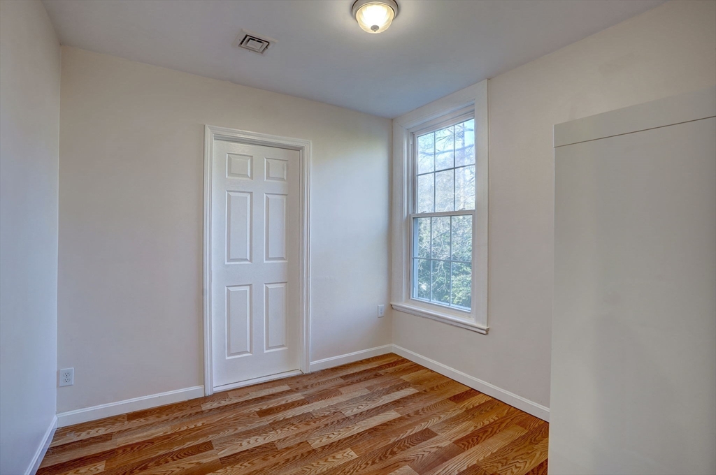 31 Rockland St Unit: 2nd floor