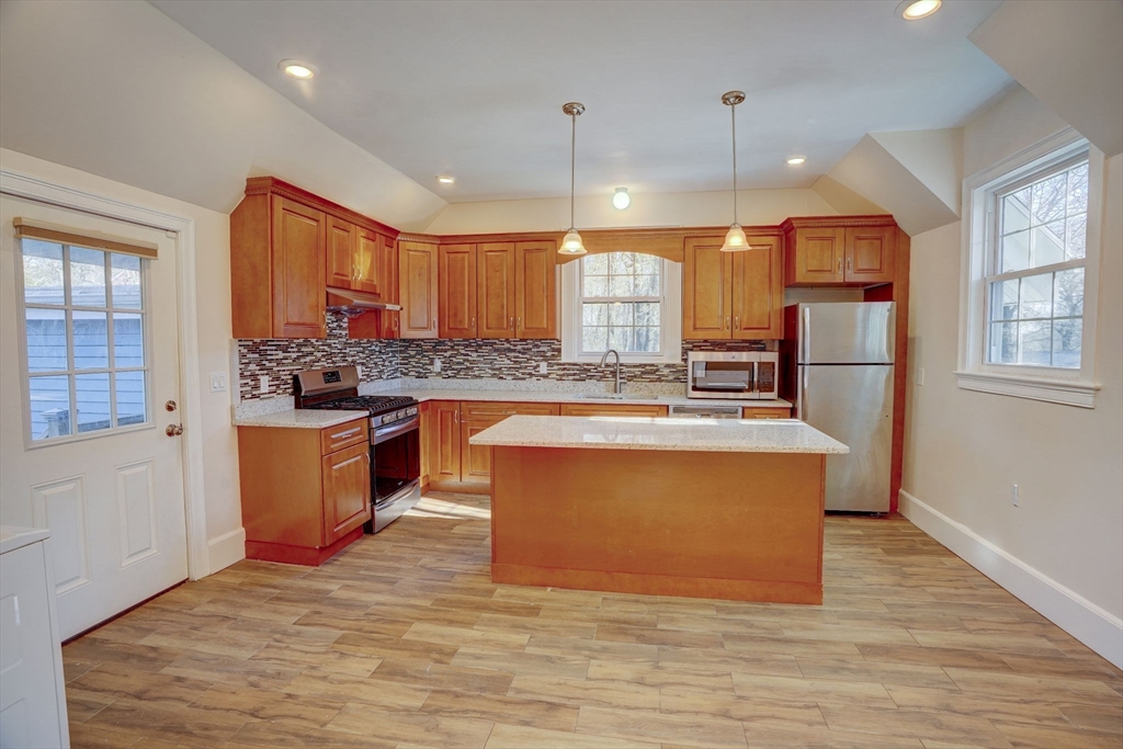 31 Rockland St Unit: 2nd floor