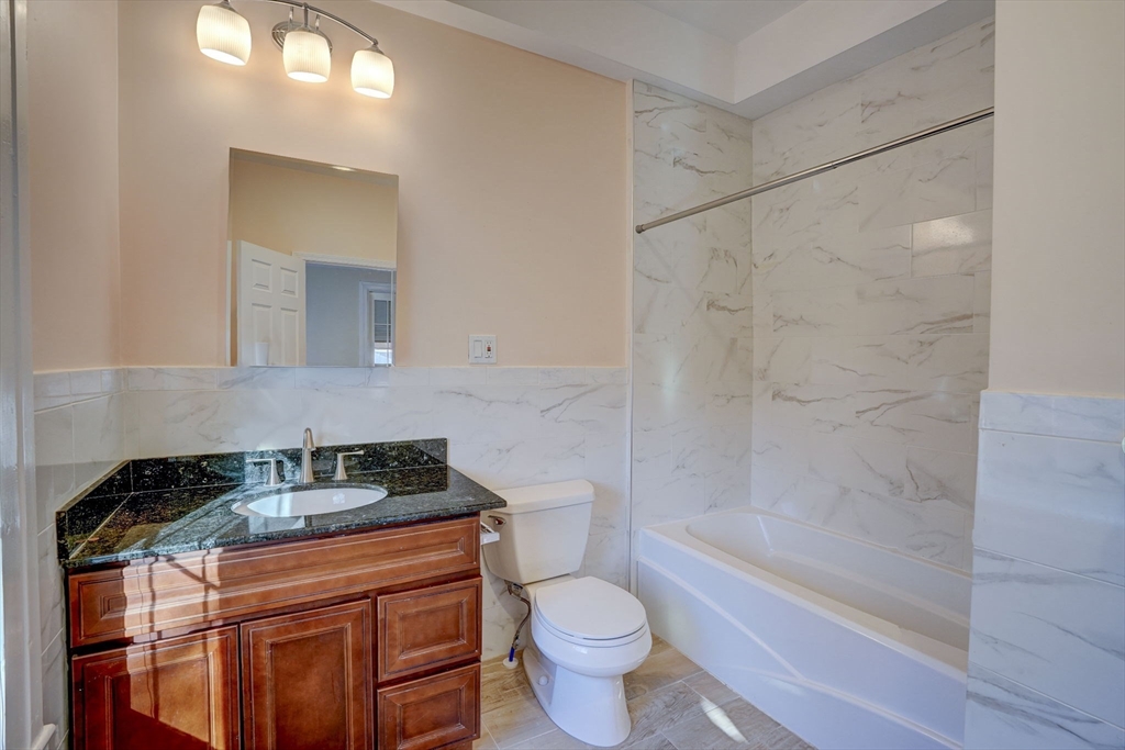 31 Rockland St Unit: 2nd floor