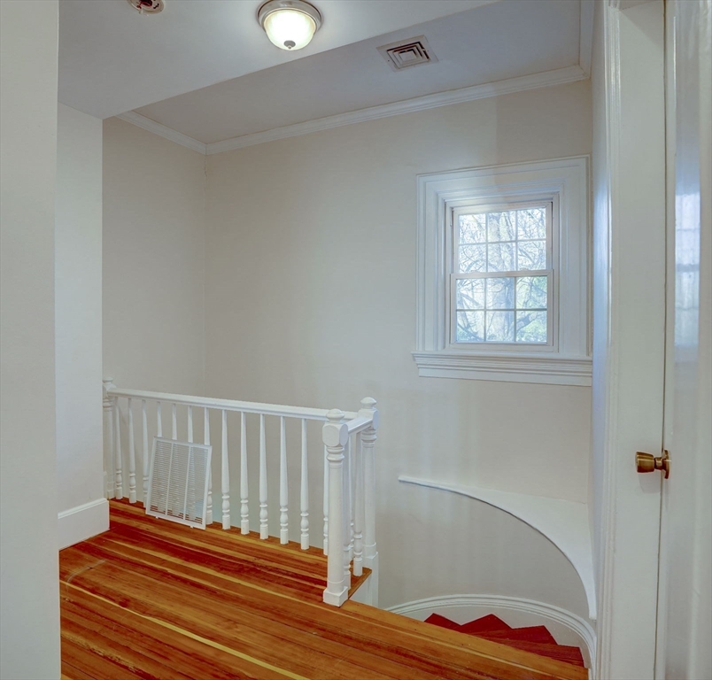 31 Rockland St Unit: 2nd floor