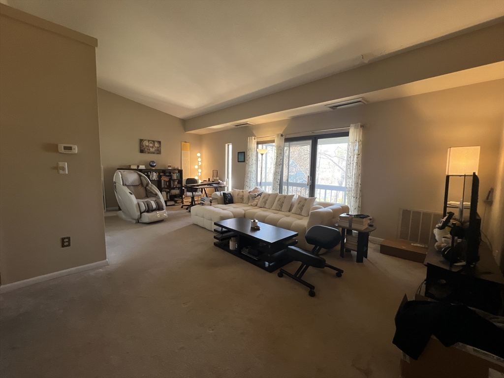 1461 Pawtucket Blvd # 10 Unit: B-10