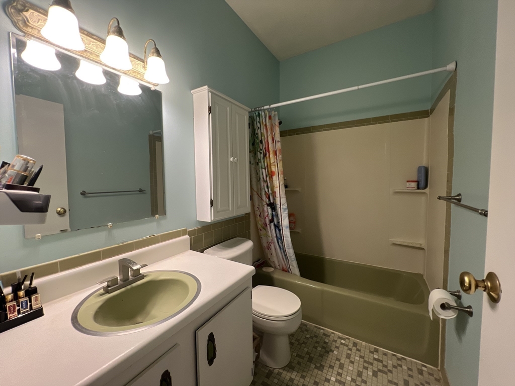 1461 Pawtucket Blvd # 10 Unit: B-10