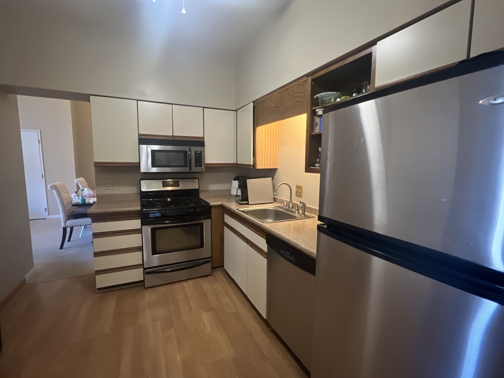 1461 Pawtucket Blvd # 10 Unit: B-10