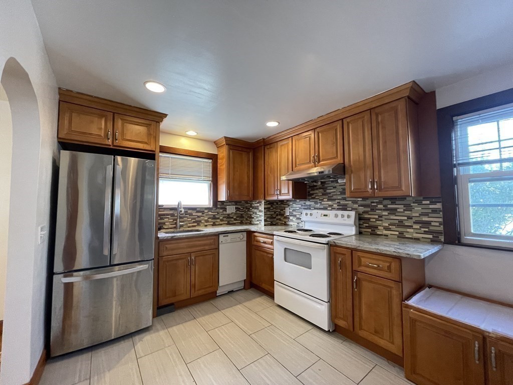 8 Lowell Pl # 8