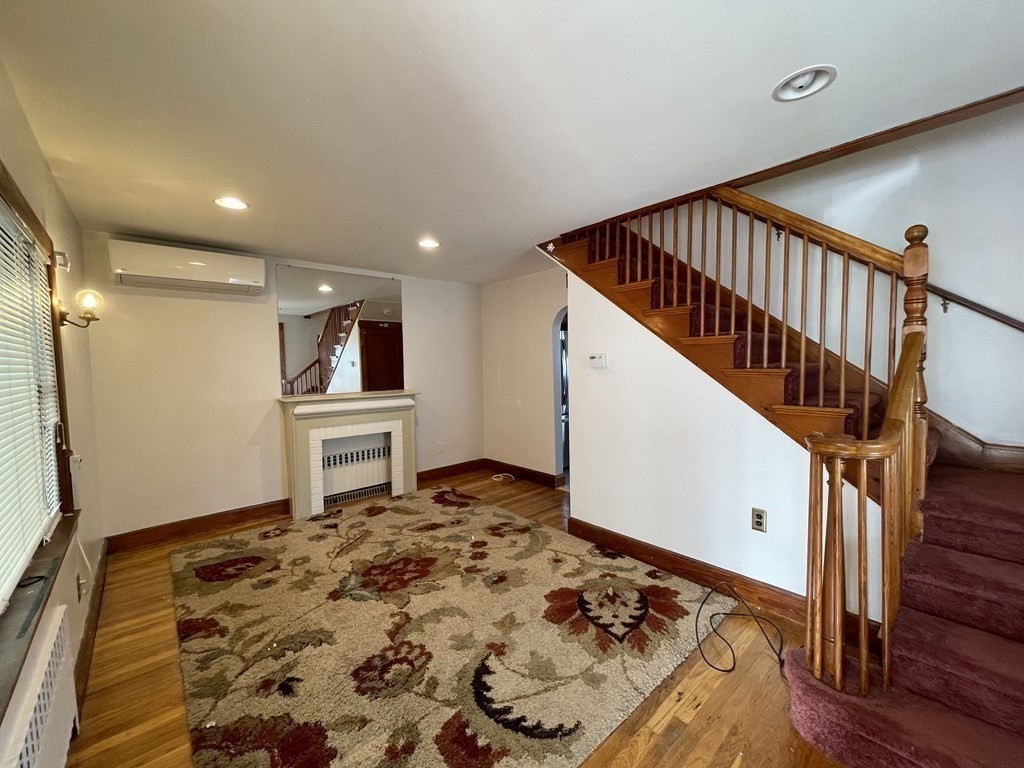 8 Lowell Pl # 8