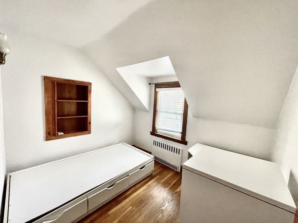 8 Lowell Pl # 8