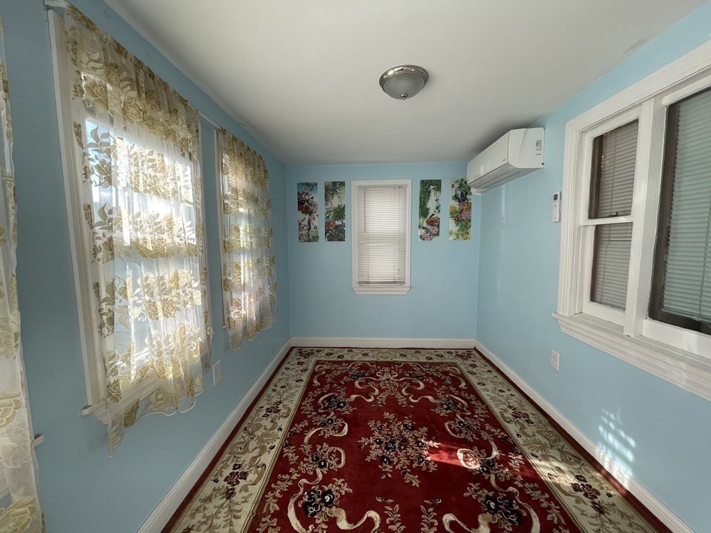 8 Lowell Pl # 8