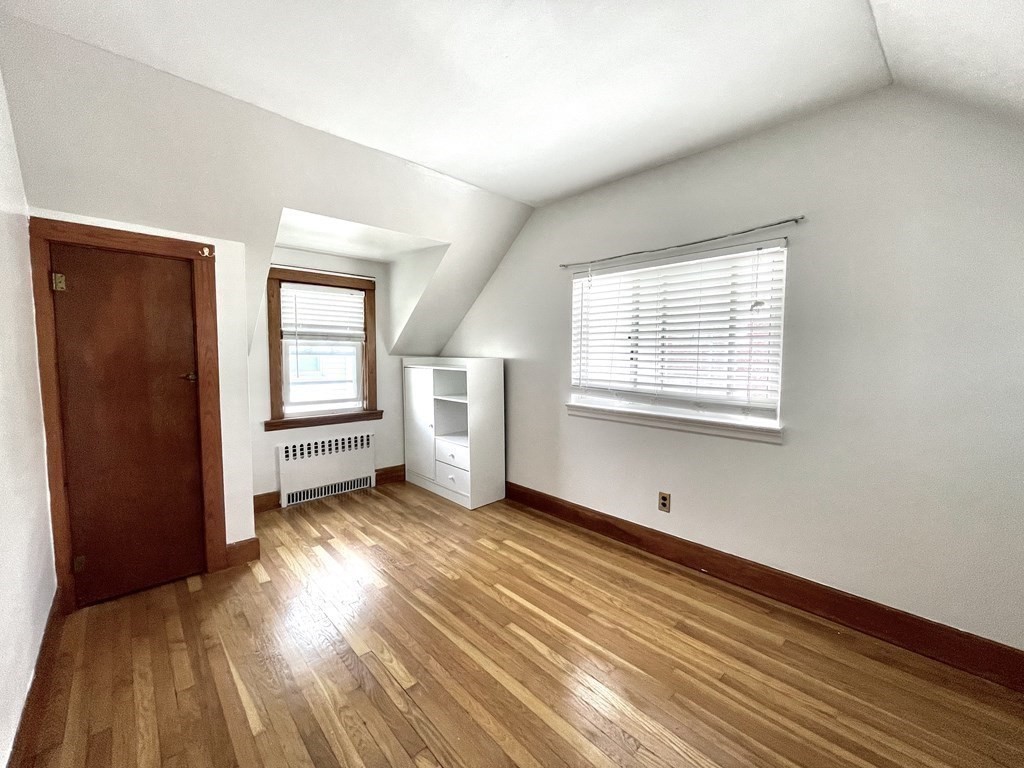 8 Lowell Pl # 8