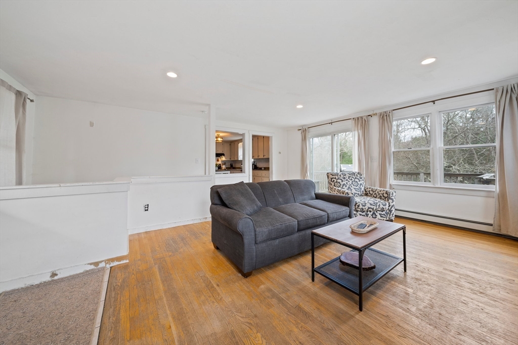 4 Jacqueline Ln