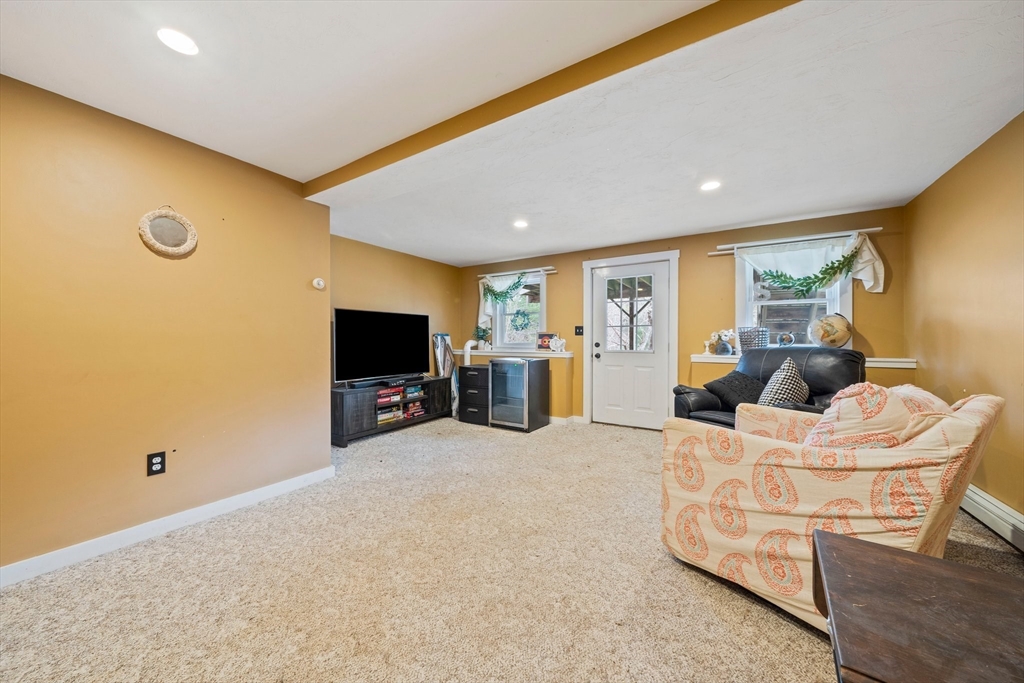 4 Jacqueline Ln