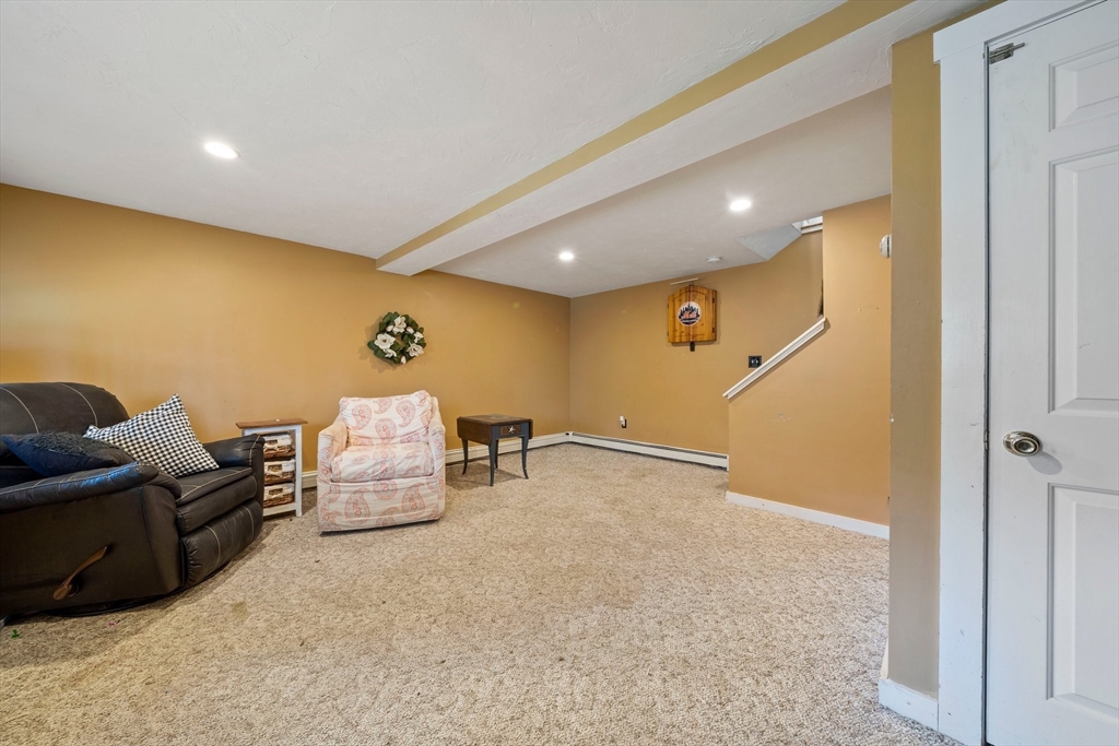4 Jacqueline Ln