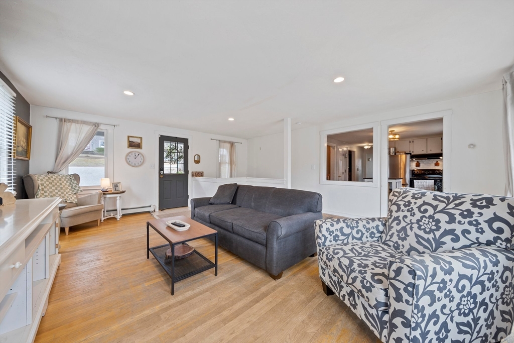 4 Jacqueline Ln