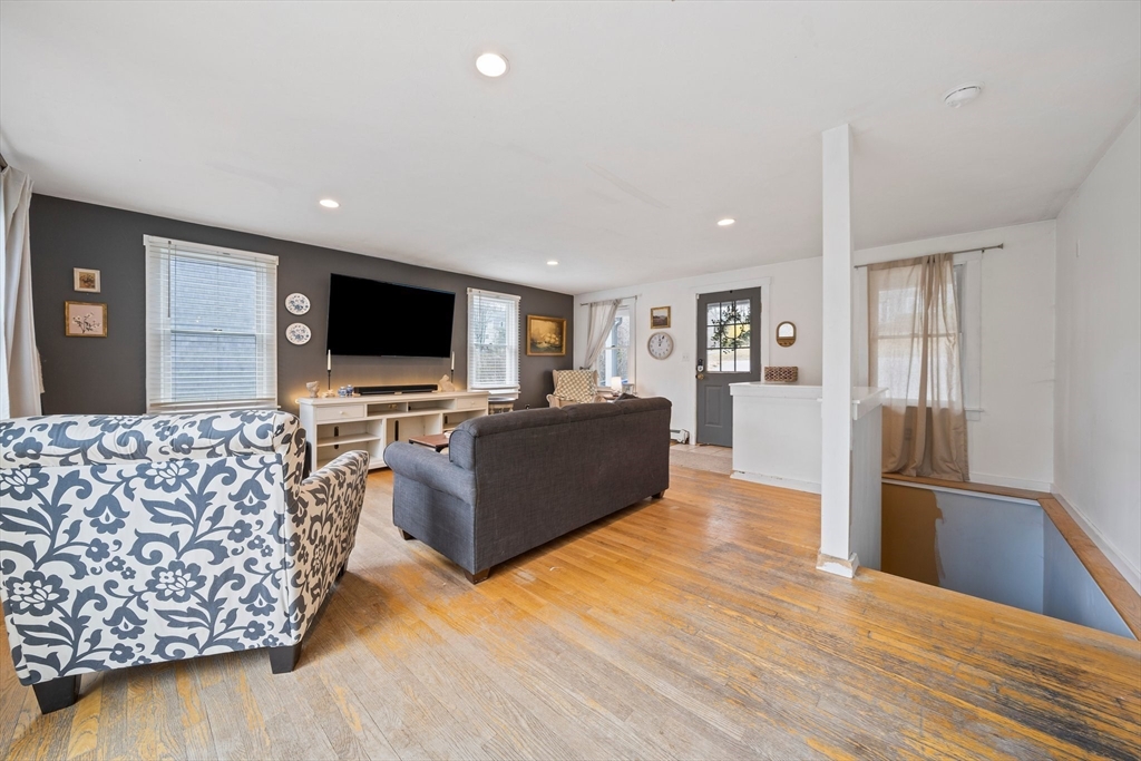 4 Jacqueline Ln