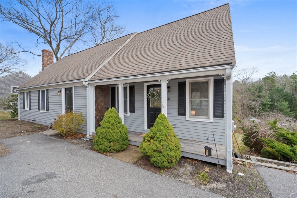 4 Jacqueline Ln