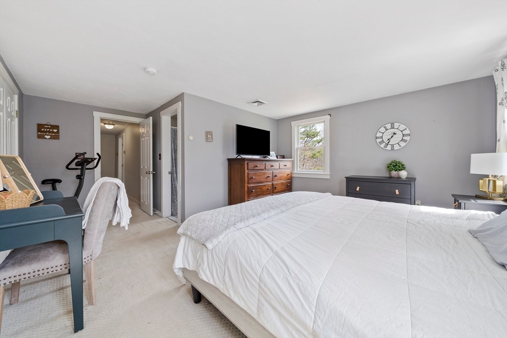 4 Jacqueline Ln