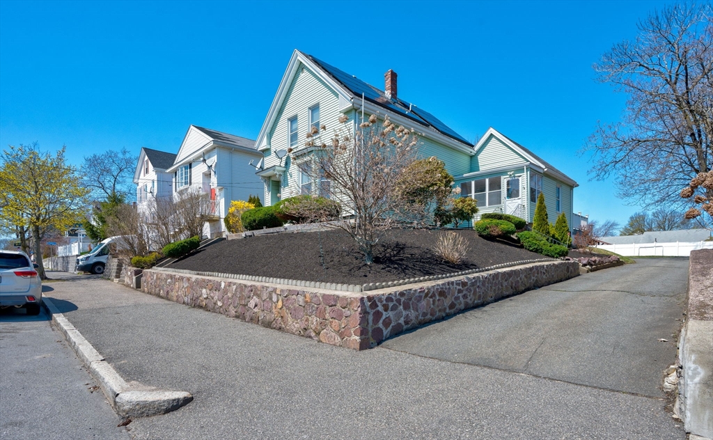 221 Mountain Ave